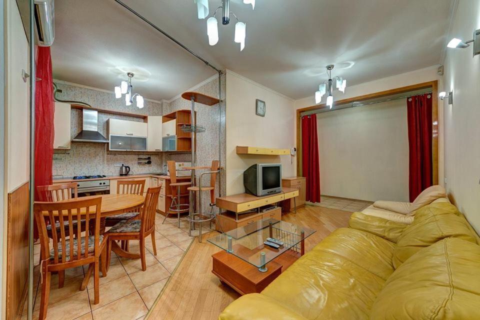 Apartments On Shota Rustaveli Kiev Esterno foto
